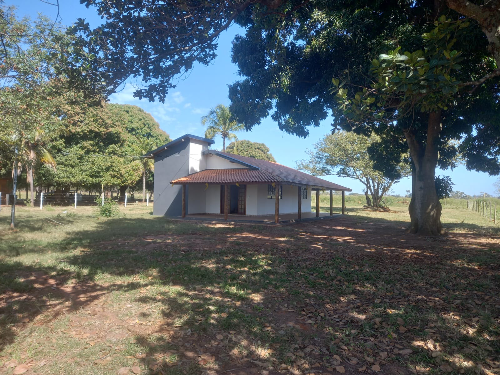 Chácara com Casa Nova - Vista 1